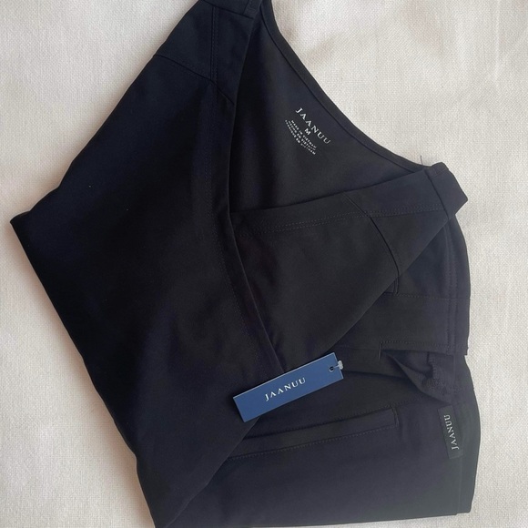 BNWT Jaanuu Scrub 3 pocket wrap mock top Size M black color - Picture 5 of 6